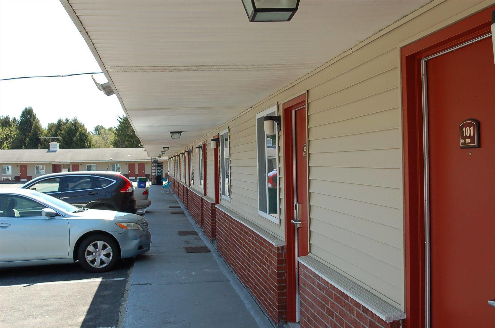 Blue Sky Inn Glens Falls-Saratoga-Lake George Buitenkant foto