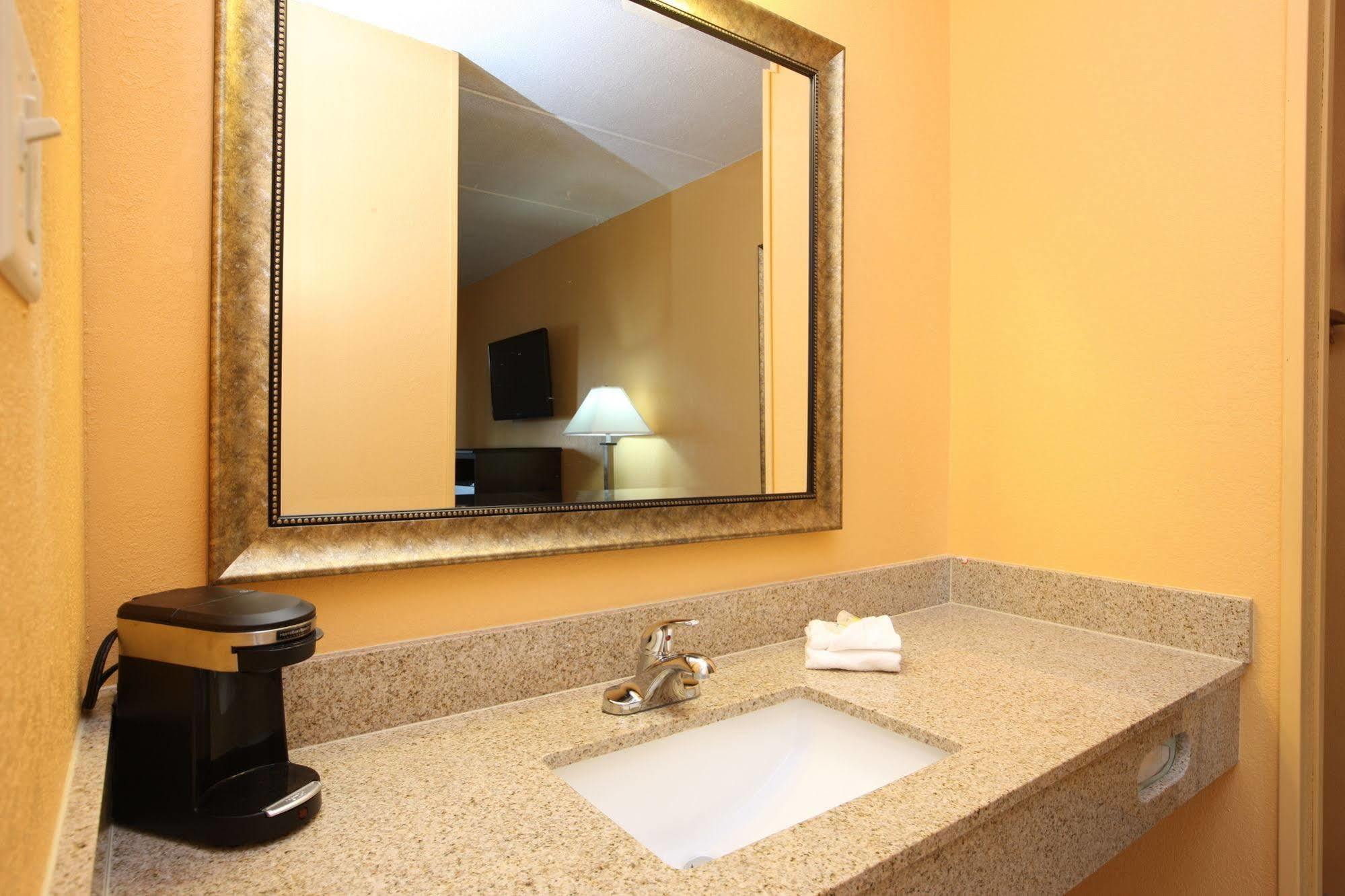 Blue Sky Inn Glens Falls-Saratoga-Lake George Buitenkant foto